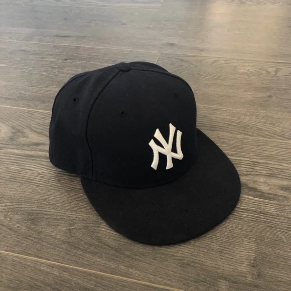 SOLD Yankees Cap - Picture 1 of 4